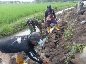 Foto : Babinsa Koramil 0620-03/Talun, Kodim 0620/Kab Cirebon