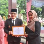 Kapolresta Cirebon Terima Penghargaan Gender Champions Bidang Hukum dalam Peringatan Hari Ibu ke-96 Tingkat Kabupaten Cirebon Tahun 2024